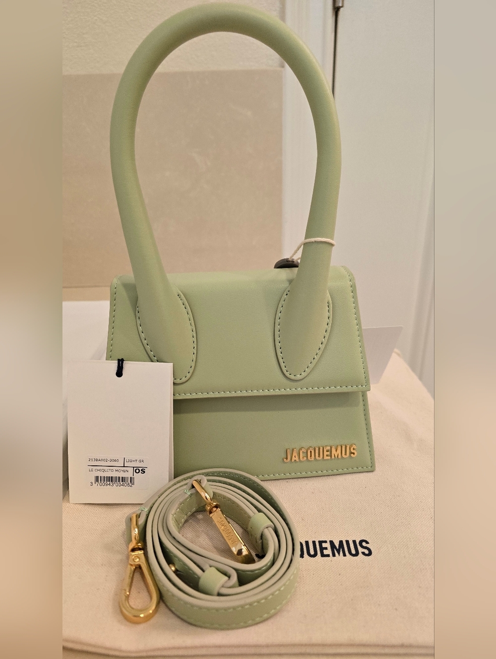 NWT Jacquemus Moyen Top-Handle Bag in Light Sage Green with Gold Logo - Picture 8 of 10